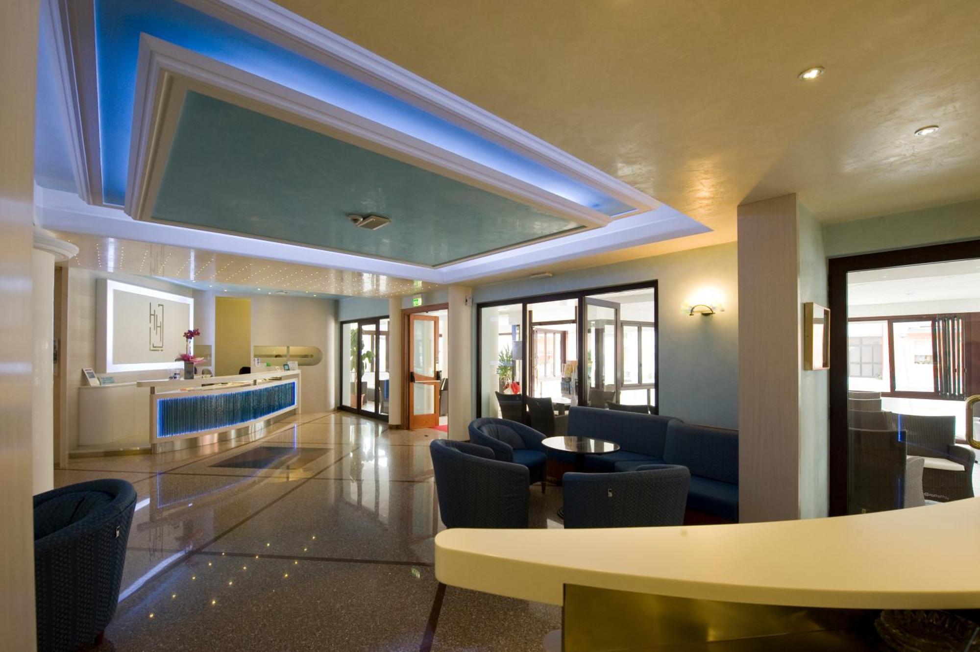 Hotel Hollywood***S ลิโดดิเยโซโล ภายนอก รูปภาพ