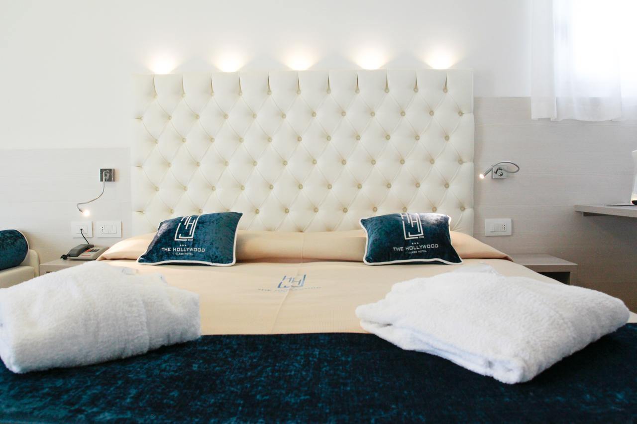 Hotel Hollywood***S ลิโดดิเยโซโล ภายนอก รูปภาพ
