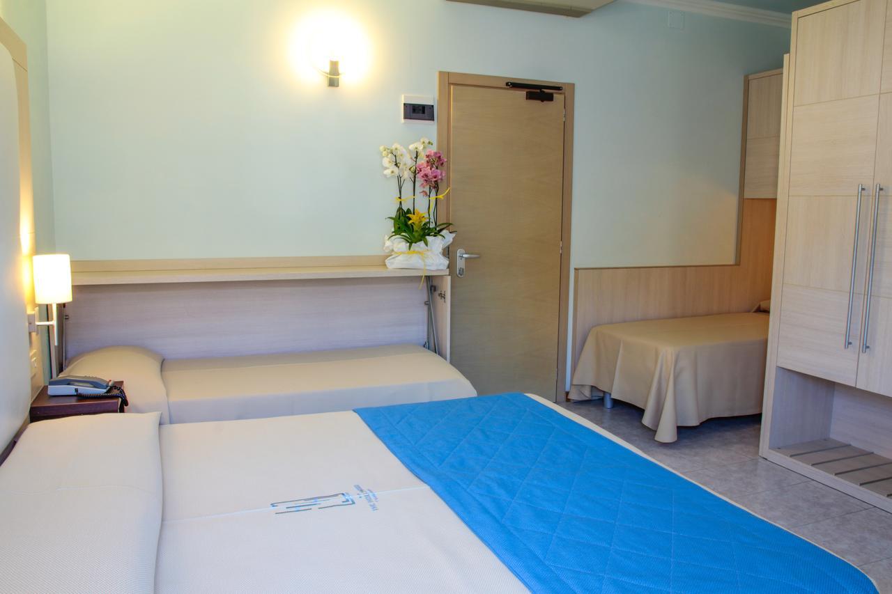 Hotel Hollywood***S ลิโดดิเยโซโล ภายนอก รูปภาพ