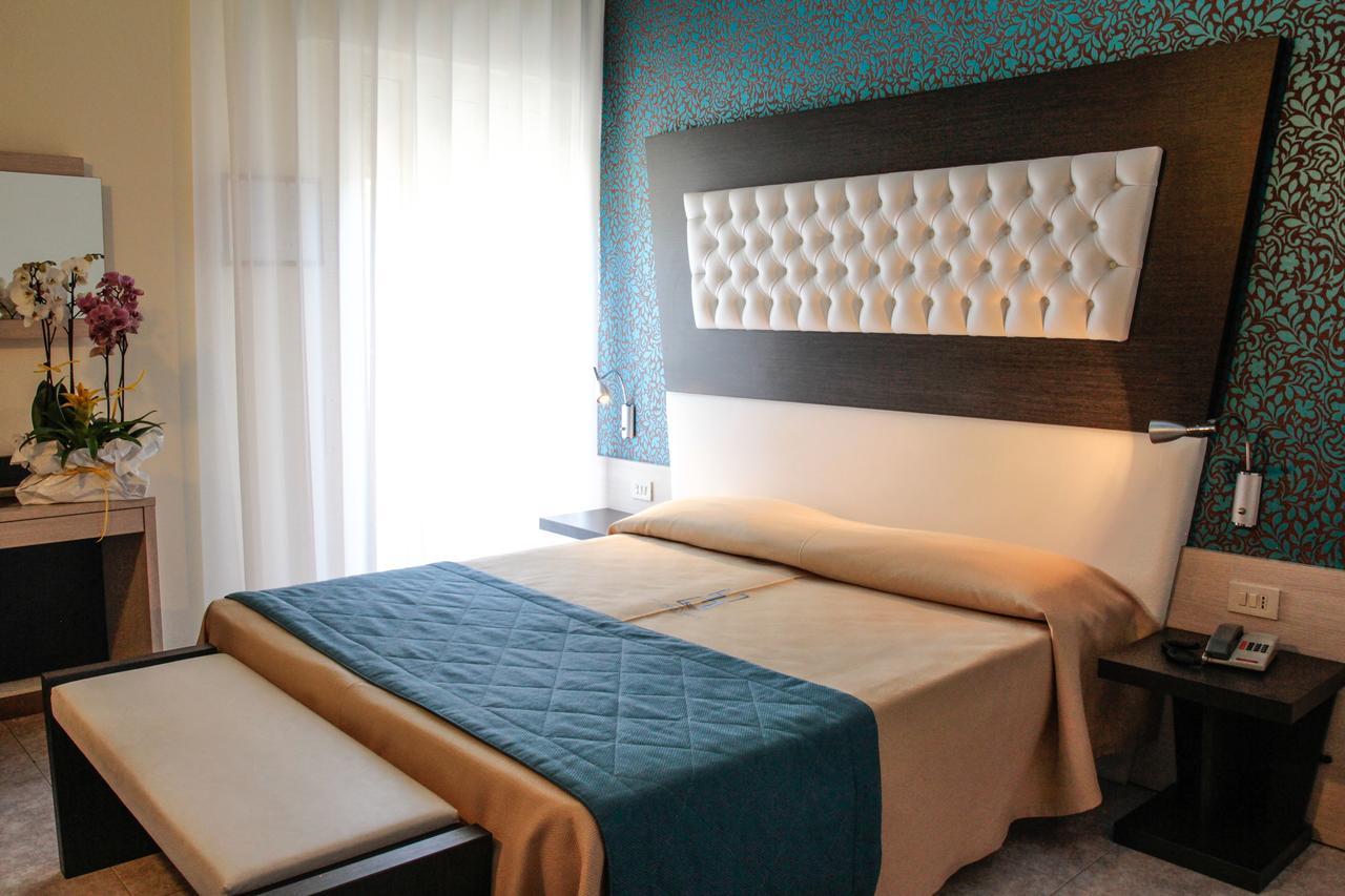 Hotel Hollywood***S ลิโดดิเยโซโล ภายนอก รูปภาพ